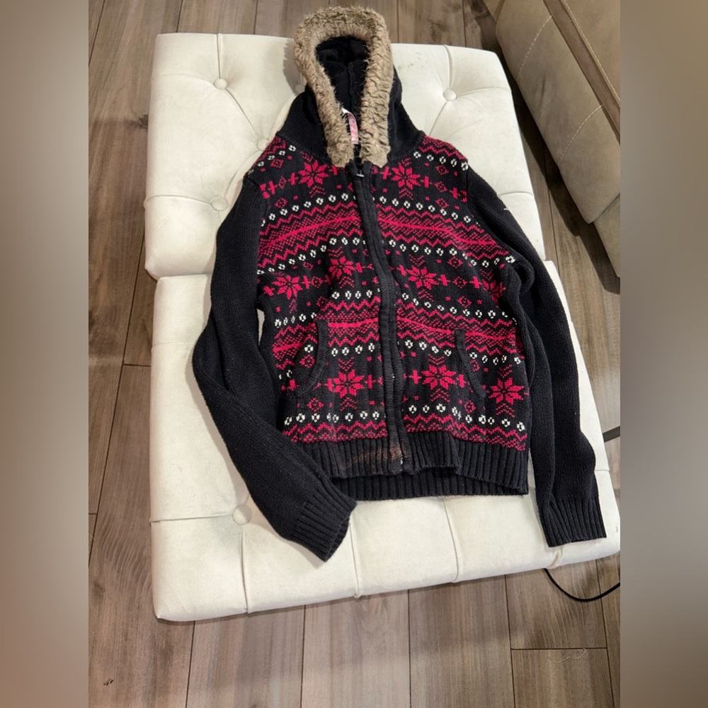 The clothing is in good condition no longer have interest for it.